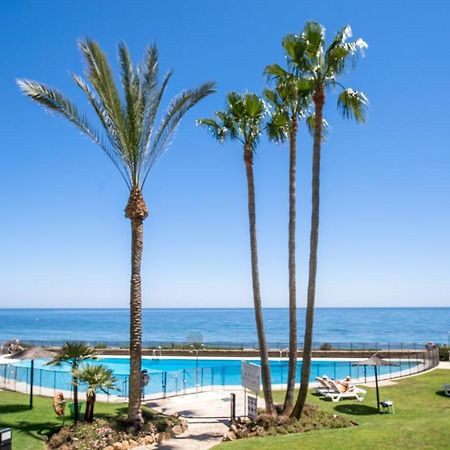 Beach-Line Apartment With 3 Bedrooms In Estepona Exteriör bild