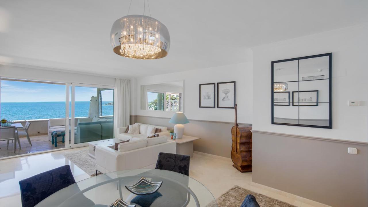 Beach-Line Apartment With 3 Bedrooms In Estepona Exteriör bild