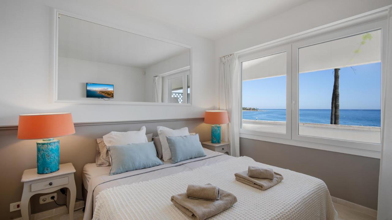 Beach-Line Apartment With 3 Bedrooms In Estepona Exteriör bild
