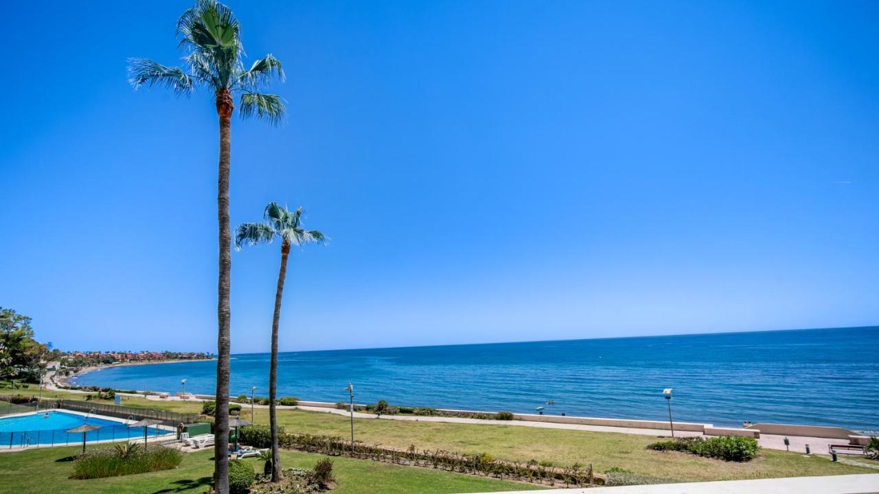 Beach-Line Apartment With 3 Bedrooms In Estepona Exteriör bild