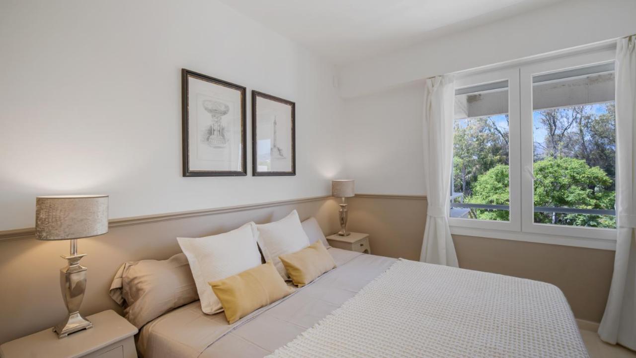 Beach-Line Apartment With 3 Bedrooms In Estepona Exteriör bild